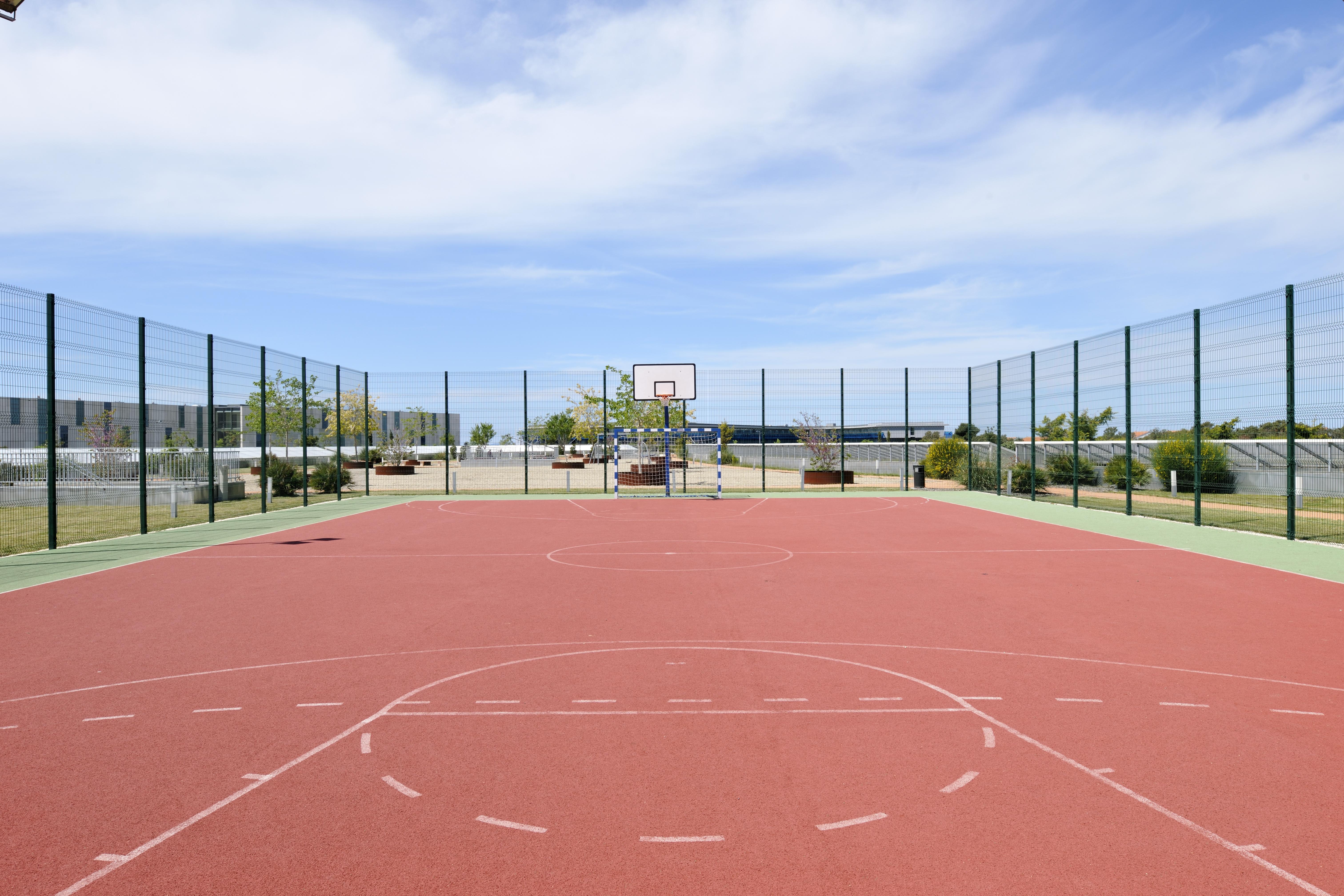 Falkensteiner Hotel & Spa Iadera Petrcane Exterior foto Basketball court at the University of New England, Australia