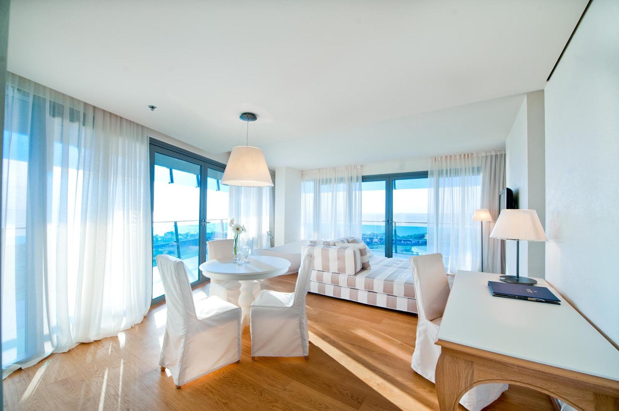 Falkensteiner Hotel & Spa Iadera Petrcane Quarto foto A suite at the hotel